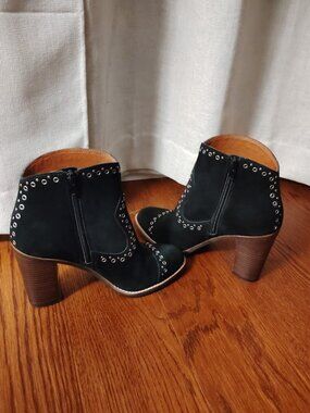 Lucky Brand Women's Boots sz 8.